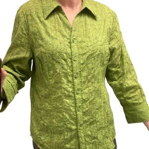 Women’s Green Textured Button-Up Shirt with a hint of sparkle in the thread Size